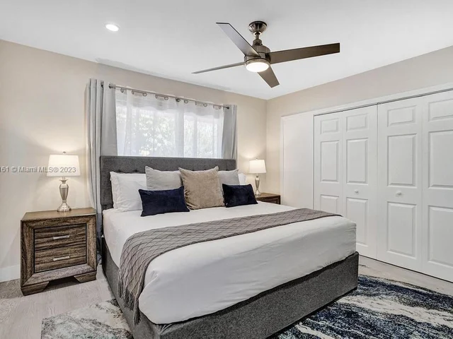 3251 N 37th St, Hollywood FL 33021