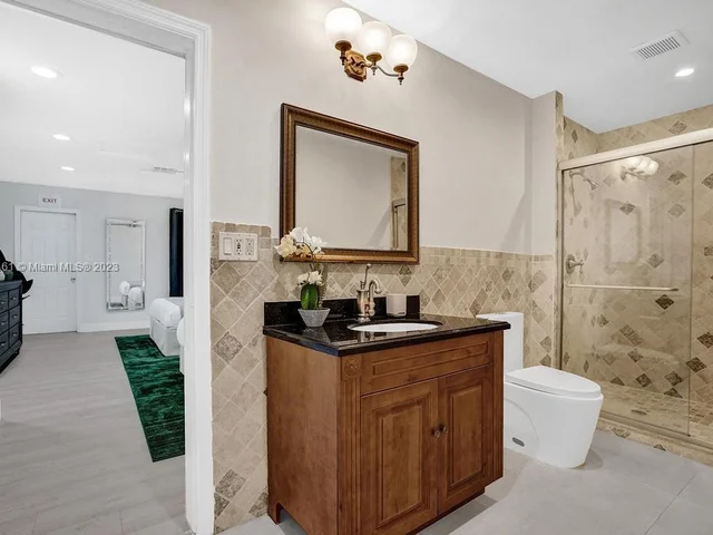 3251 N 37th St, Hollywood FL 33021