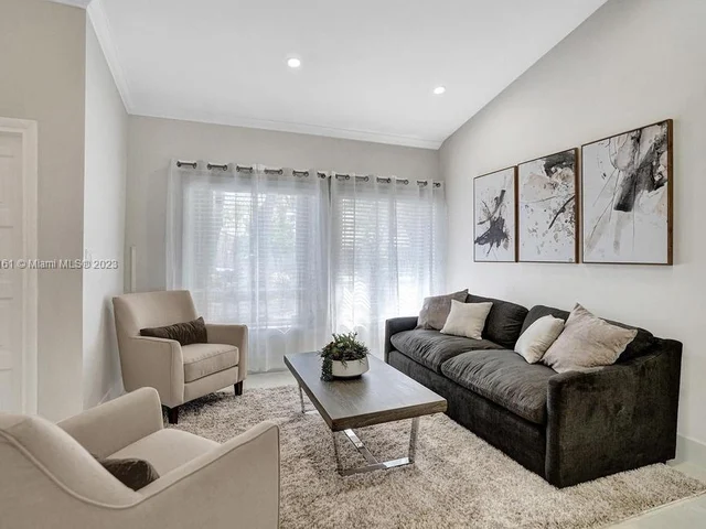 3251 N 37th St, Hollywood FL 33021