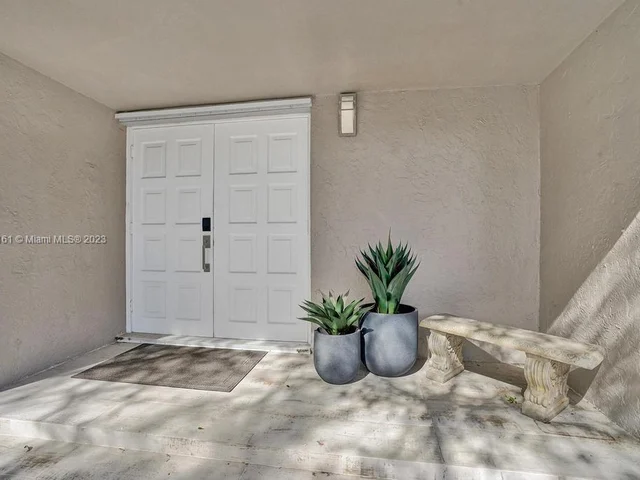 3251 N 37th St, Hollywood FL 33021