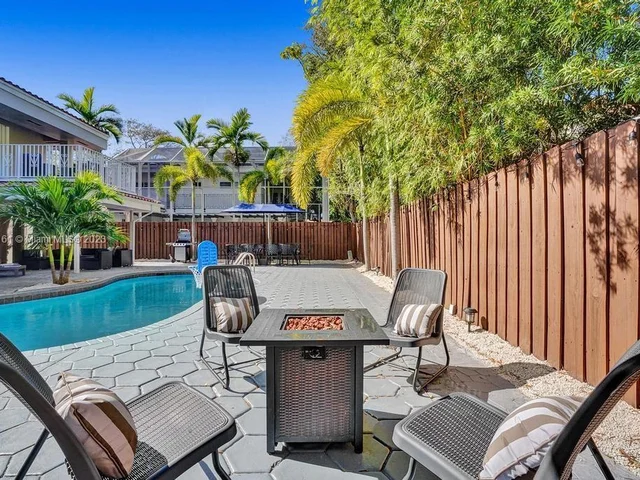 3251 N 37th St, Hollywood FL 33021