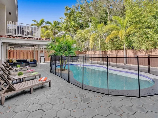 3251 N 37th St, Hollywood FL 33021