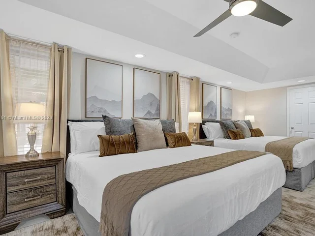 3251 N 37th St, Hollywood FL 33021