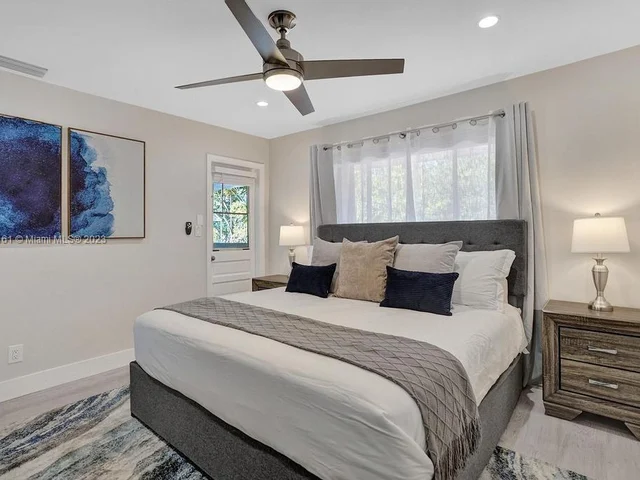 3251 N 37th St, Hollywood FL 33021