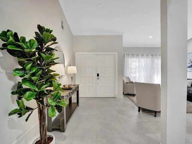 3251 N 37th St, Hollywood FL 33021