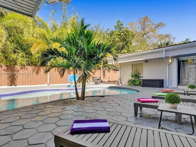 3251 N 37th St, Hollywood FL 33021