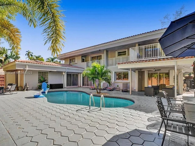 3251 N 37th St, Hollywood FL 33021