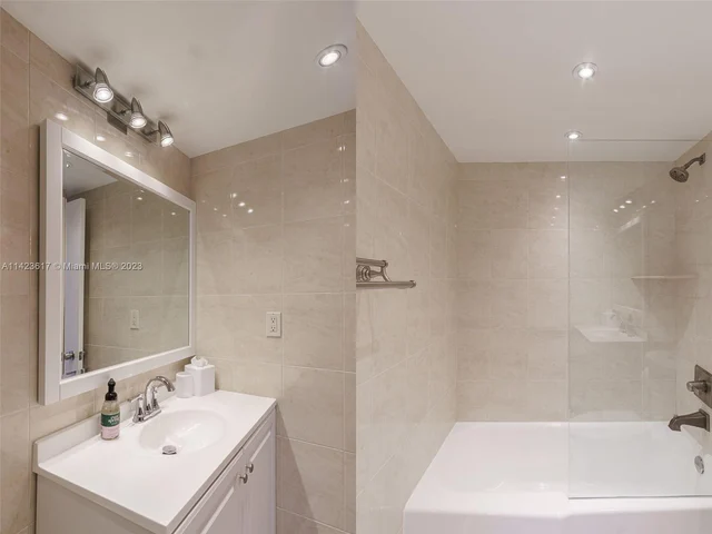 5600 Collins Ave # 11Y, Miami Beach FL 33140