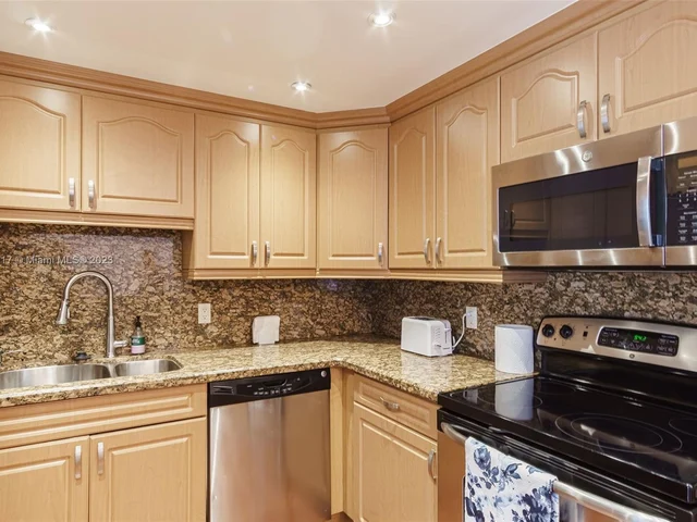 5600 Collins Ave # 11Y, Miami Beach FL 33140