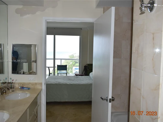 6365 Collins Ave # 1604, Miami Beach FL 33141