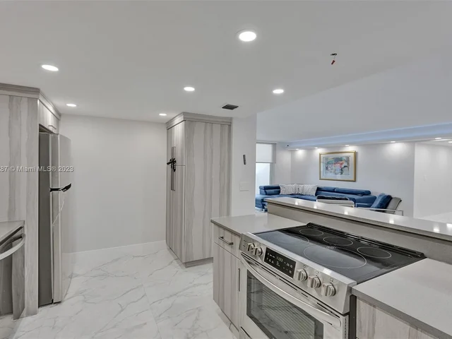 1890 S Ocean Dr # 306, Hallandale Beach FL 33009