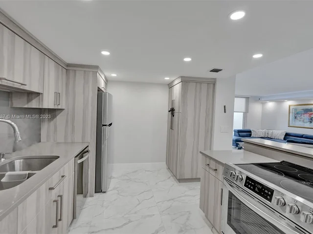 1890 S Ocean Dr # 306, Hallandale Beach FL 33009