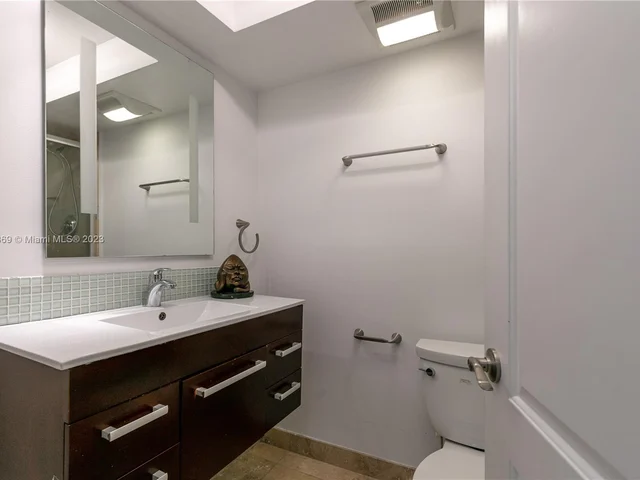 230 174th St # 303, Sunny Isles Beach FL 33160