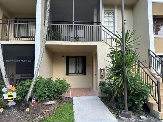 424 Lakeview Dr # 103, Weston FL 33326