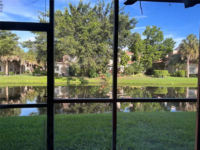 424 Lakeview Dr # 103, Weston FL 33326