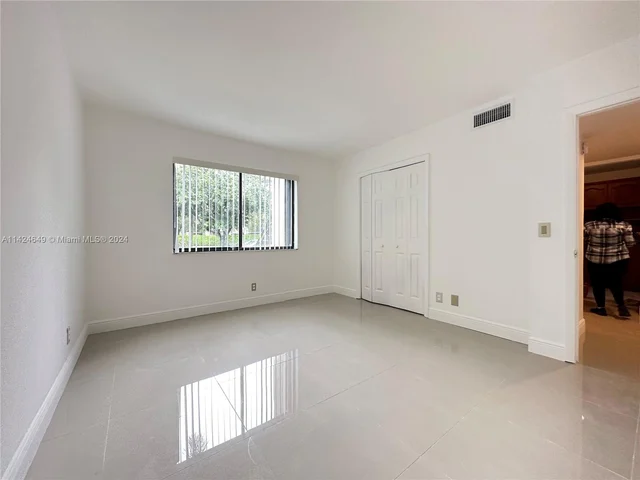 424 Lakeview Dr # 103, Weston FL 33326