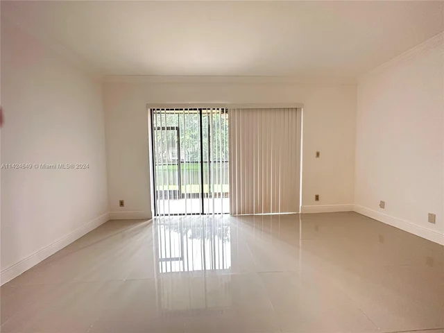 424 Lakeview Dr # 103, Weston FL 33326