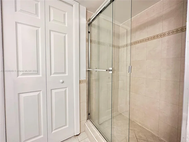 424 Lakeview Dr # 103, Weston FL 33326