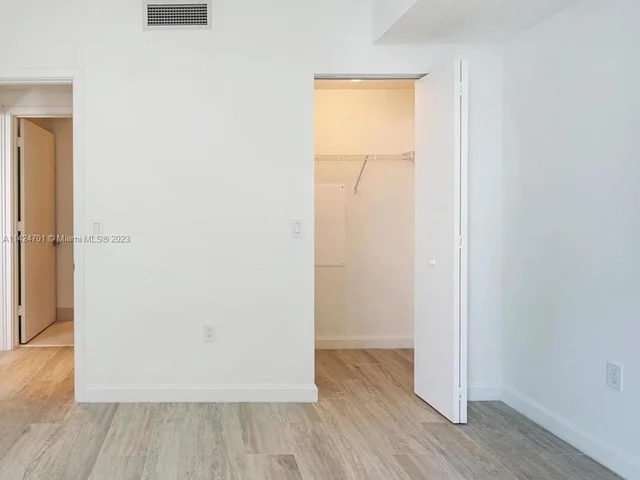 55 SW 9th St # 2902, Miami FL 33130