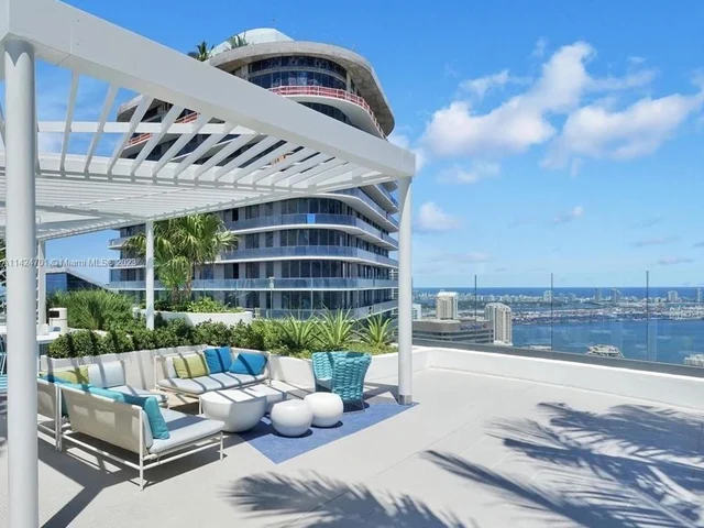 55 SW 9th St # 2902, Miami FL 33130