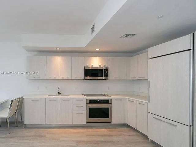 55 SW 9th St # 2902, Miami FL 33130