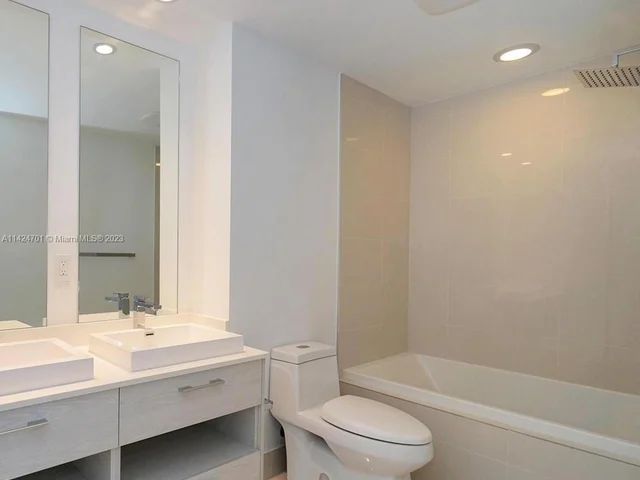 55 SW 9th St # 2902, Miami FL 33130