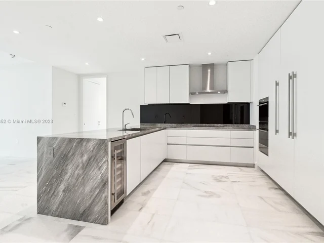 700 NE 26 Ter # 2903, Miami FL 33137