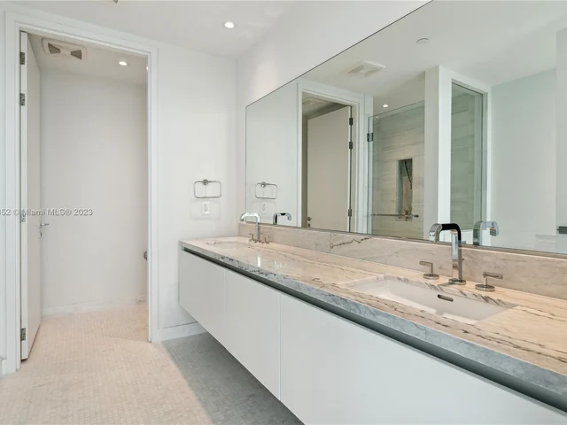 700 NE 26 Ter # 2903, Miami FL 33137