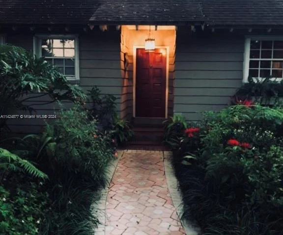 8420 SW 70th St, Miami FL 33143