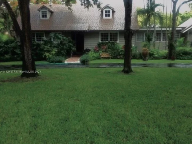 8420 SW 70th St, Miami FL 33143