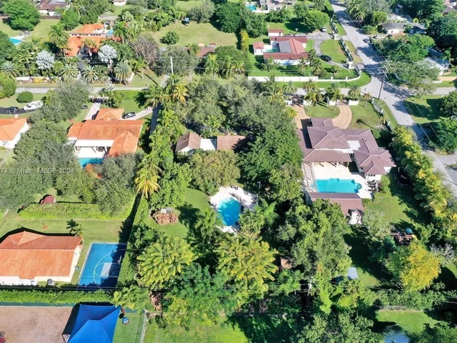 8420 SW 70th St, Miami FL 33143