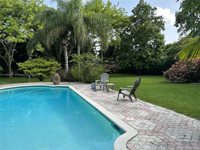 8420 SW 70th St, Miami FL 33143