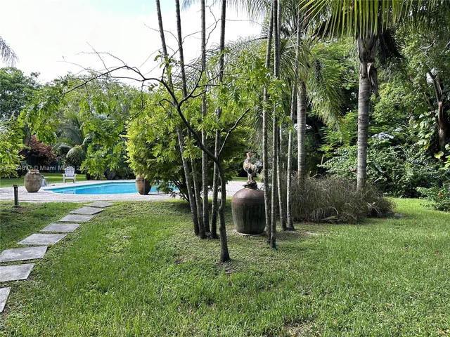 8420 SW 70th St, Miami FL 33143