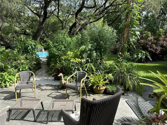 8420 SW 70th St, Miami FL 33143