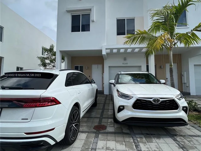 10265 NW 72nd Ter, Doral FL 33178