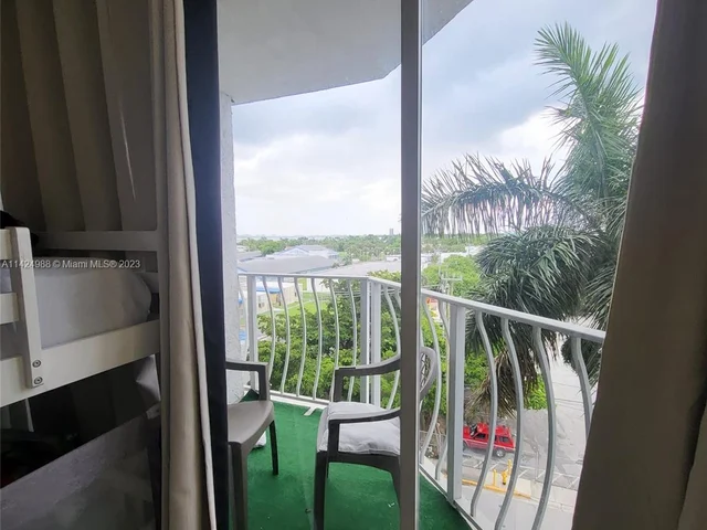 7601 E Treasure Dr # 611, North Bay Village FL 33141