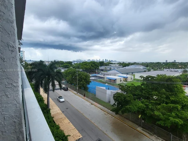 7601 E Treasure Dr # 611, North Bay Village FL 33141