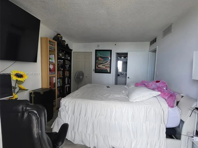 7601 E Treasure Dr # 611, North Bay Village FL 33141