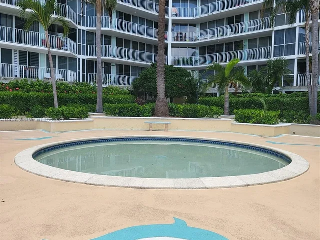 7601 E Treasure Dr # 611, North Bay Village FL 33141