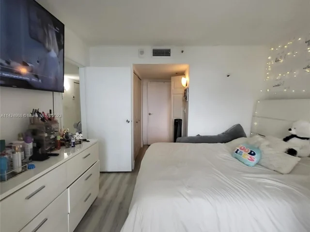 7601 E Treasure Dr # 611, North Bay Village FL 33141