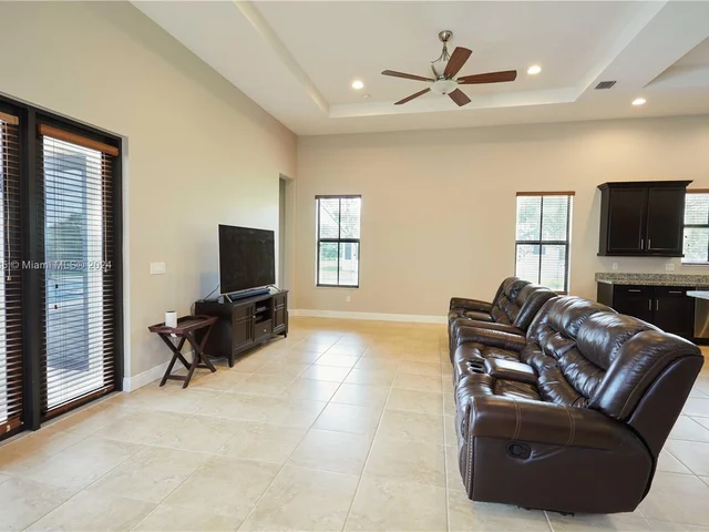 4431 Estates Rd, Davie FL 33328