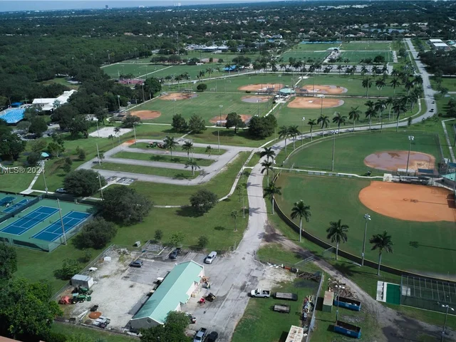 4431 Estates Rd, Davie FL 33328