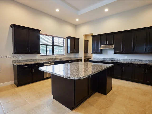 4431 Estates Rd, Davie FL 33328