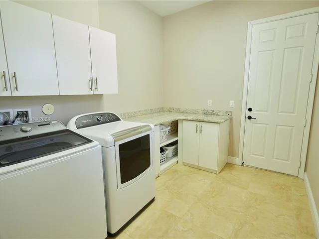 4431 Estates Rd, Davie FL 33328