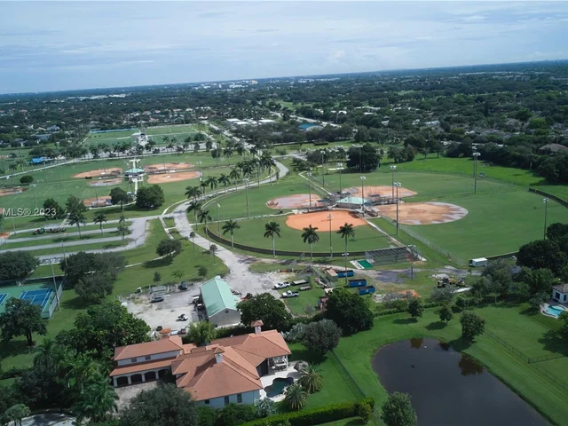 4431 Estates Rd, Davie FL 33328