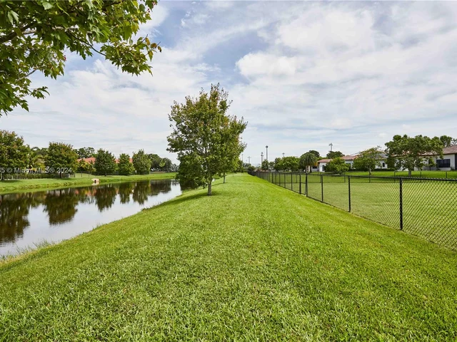 4431 Estates Rd, Davie FL 33328