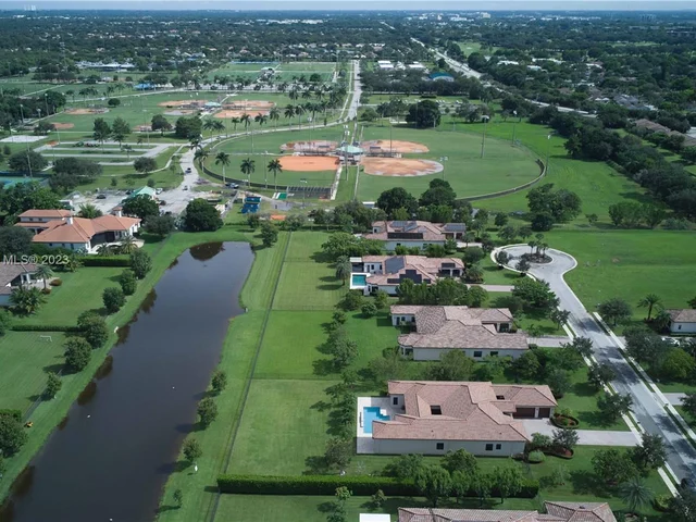 4431 Estates Rd, Davie FL 33328