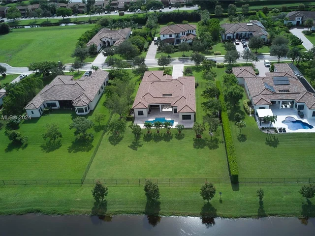 4431 Estates Rd, Davie FL 33328