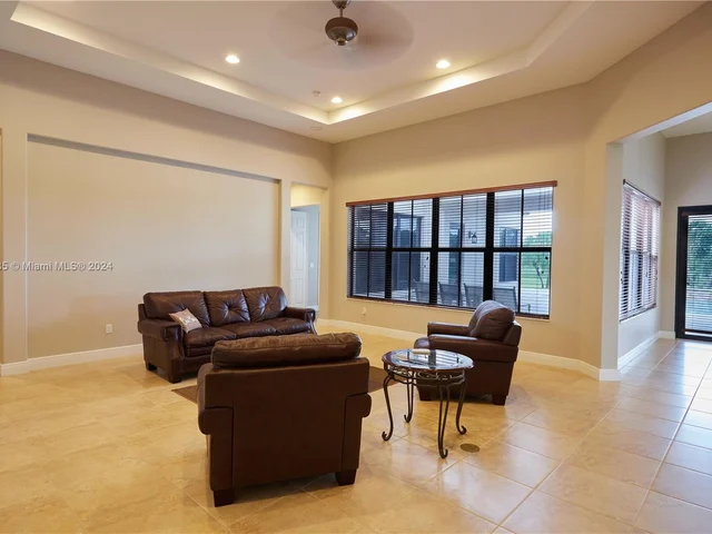 4431 Estates Rd, Davie FL 33328