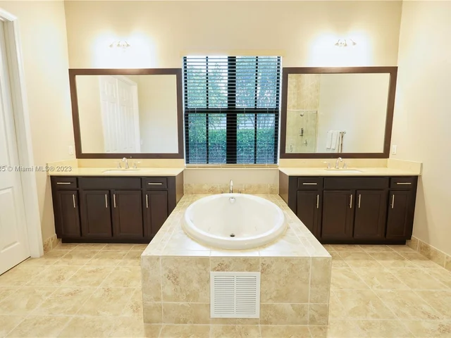 4431 Estates Rd, Davie FL 33328